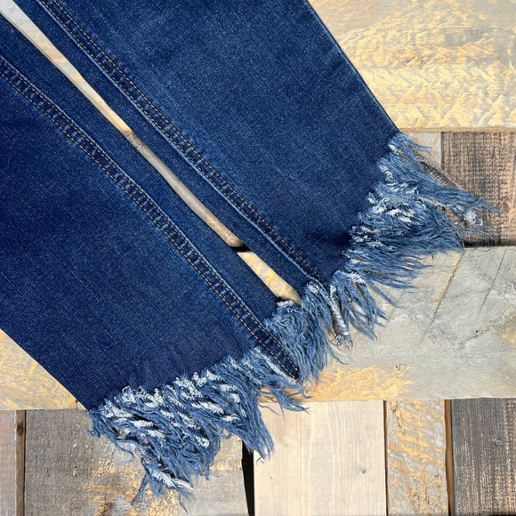 Like New ✵☽Free People☾✵ Distressed < Great Heights > Frayed Blue Jean | 26 XS 2 - Picture 13 of 16